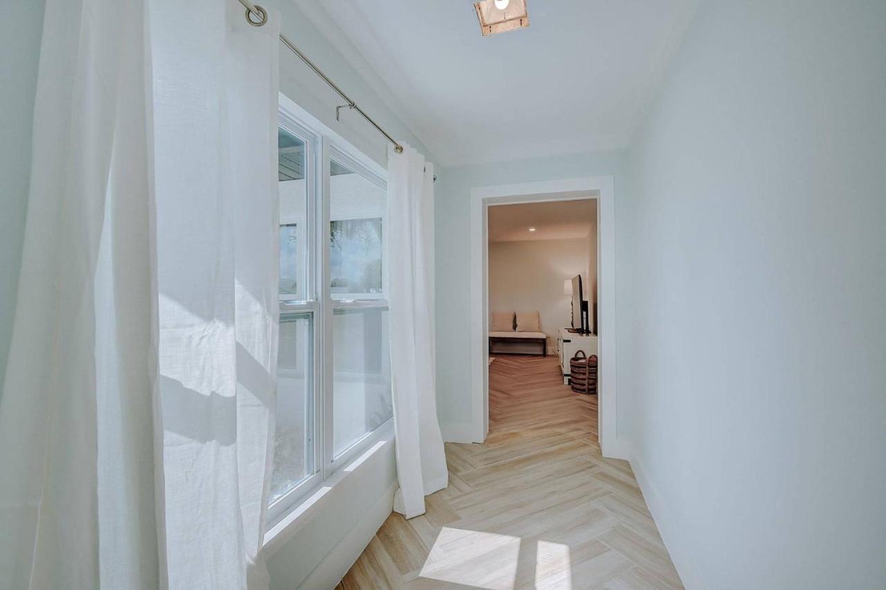 Tranquil Breeze Villa แบรเดนตัน ภายนอก รูปภาพ